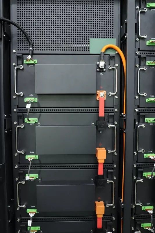 Gabinete de alto voltaje modificado para requisitos particulares de la batería de la Sistema Solar de Ion Lifepo 4 del litio del ciclo profundo 20kwh 30kwh